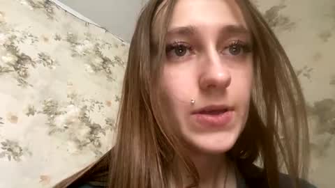 Snapshot of viktoria9898 chatting on January 9, 10:41 am Sweett online show from January 9, 10:41 am