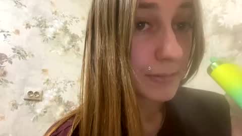 Snapshot of viktoria9898 chatting on February 4, 12:29 am Sweett online show from February 4, 12:29 am