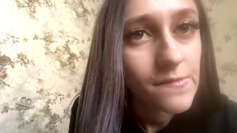 Snapshot of viktoria9898 chatting on February 17, 9:46 am Sweett online show from February 17, 9:46 am
