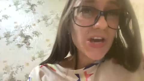 Snapshot of viktoria9898 chatting on February 23, 1:46 am Sweett online show from February 23, 1:46 am