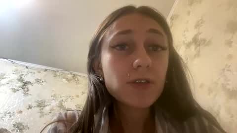 Snapshot of viktoria9898 chatting on March 8, 11:49 pm Sweett online show from March 8, 11:49 pm