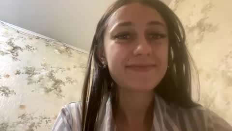 Snapshot of viktoria9898 chatting on March 11, 12:33 am Sweett online show from March 11, 12:33 am