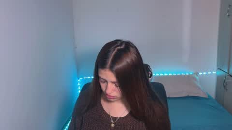 Snapshot of viky_evanss chatting on June 17, 7:26 pm viky_evanss online show from June 17, 7:26 pm
