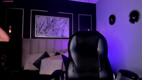 Victoria online show from November 12, 9:03 pm