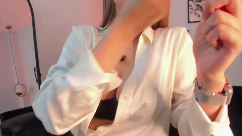 Snapshot of vikypetiteee chatting on April 30, 10:25 pm Victoria online show from April 30, 10:25 pm