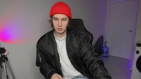 Snapshot of vincent__strong chatting on December 4, 10:02 am Vincent Strong online show from December 4, 10:02 am