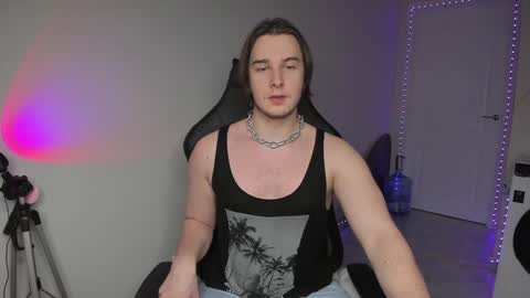 Snapshot of vincent__strong chatting on December 6, 1:11 pm Vincent Strong online show from December 6, 1:11 pm