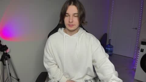 Snapshot of vincent__strong chatting on December 10, 7:58 am Vincent Strong online show from December 10, 7:58 am