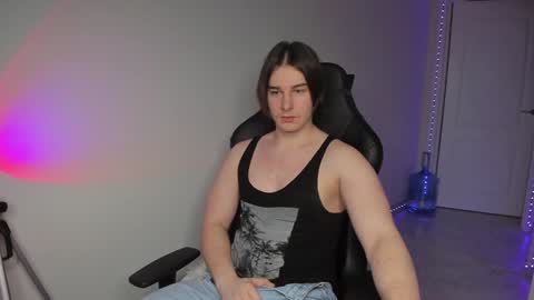 Snapshot of vincent__strong chatting on December 14, 7:29 am Vincent Strong online show from December 14, 7:29 am