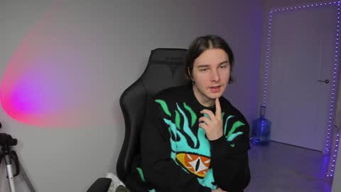 Snapshot of vincent__strong chatting on December 18, 2:38 pm Vincent Strong online show from December 18, 2:38 pm