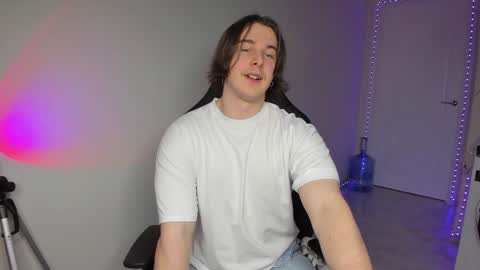 Snapshot of vincent__strong chatting on December 20, 1:43 pm Vincent Strong online show from December 20, 1:43 pm