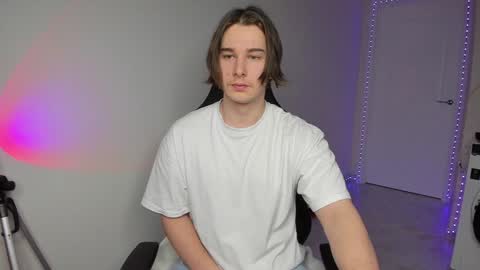 Snapshot of vincent__strong chatting on December 21, 3:25 am Vincent Strong online show from December 21, 3:25 am