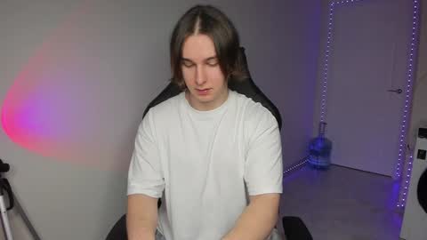 Snapshot of vincent__strong chatting on December 24, 8:33 am Vincent Strong online show from December 24, 8:33 am