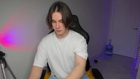 Snapshot of vincent__strong chatting on December 28, 1:38 pm Vincent Strong online show from December 28, 1:38 pm