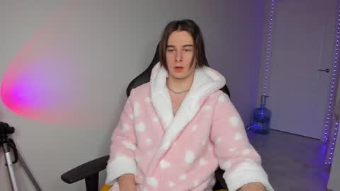 Snapshot of vincent__strong chatting on January 3, 7:27 am Vincent Strong online show from January 3, 7:27 am