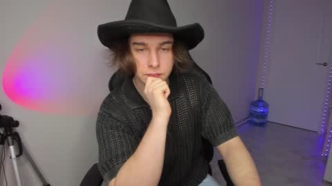 Snapshot of vincent__strong chatting on January 5, 12:10 pm Vincent Strong online show from January 5, 12:10 pm