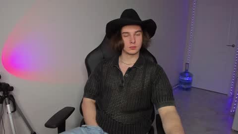 Snapshot of vincent__strong chatting on January 5, 3:13 pm Vincent Strong online show from January 5, 3:13 pm