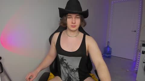 Snapshot of vincent__strong chatting on January 8, 7:45 am Vincent Strong online show from January 8, 7:45 am