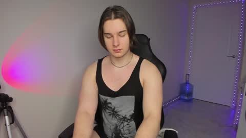 Snapshot of vincent__strong chatting on January 12, 7:53 am Vincent Strong online show from January 12, 7:53 am