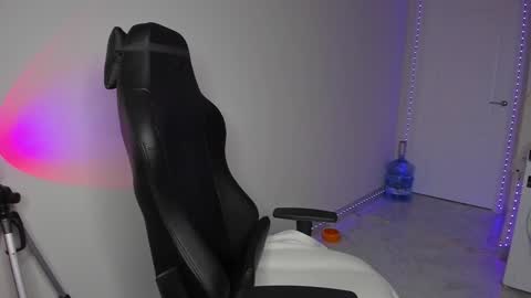 Snapshot of vincent__strong chatting on January 19, 12:28 pm Vincent Strong online show from January 19, 12:28 pm