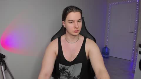 Snapshot of vincent__strong chatting on January 22, 11:01 am Vincent Strong online show from January 22, 11:01 am