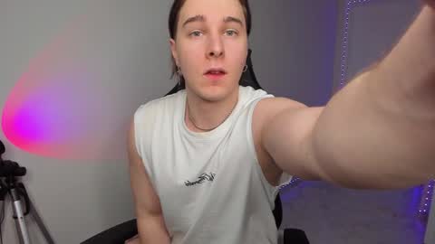 Snapshot of vincent__strong chatting on January 26, 2:30 pm Vincent Strong online show from January 26, 2:30 pm