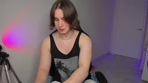 Snapshot of vincent__strong chatting on January 29, 8:08 am Vincent Strong online show from January 29, 8:08 am