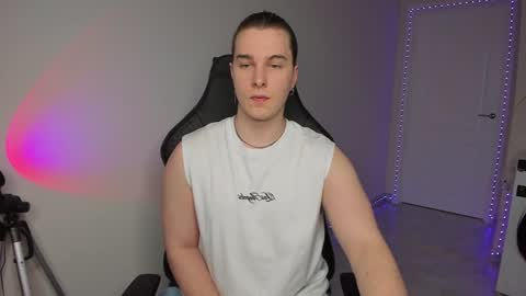 Snapshot of vincent__strong chatting on February 2, 1:19 pm Vincent Strong online show from February 2, 1:19 pm