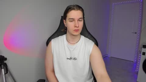 Snapshot of vincent__strong chatting on February 3, 7:40 am Vincent Strong online show from February 3, 7:40 am