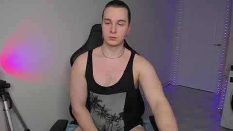 Snapshot of vincent__strong chatting on February 3, 2:24 pm Vincent Strong online show from February 3, 2:24 pm