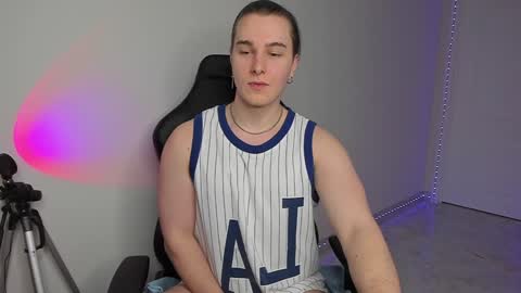 Snapshot of vincent__strong chatting on February 8, 3:00 pm Vincent Strong online show from February 8, 3:00 pm