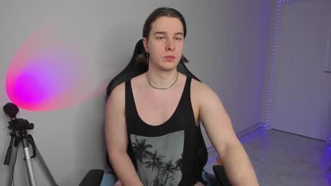 Snapshot of vincent__strong chatting on February 9, 7:49 am Vincent Strong online show from February 9, 7:49 am