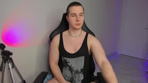 Snapshot of vincent__strong chatting on February 9, 4:07 pm Vincent Strong online show from February 9, 4:07 pm