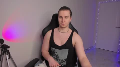 Snapshot of vincent__strong chatting on February 10, 7:47 am Vincent Strong online show from February 10, 7:47 am