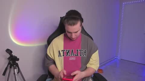 Snapshot of vincent__strong chatting on February 13, 7:45 am Vincent Strong online show from February 13, 7:45 am