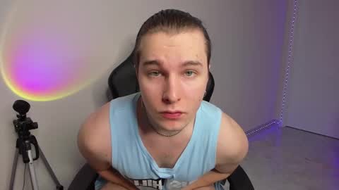 Snapshot of vincent__strong chatting on February 16, 7:37 am Vincent Strong online show from February 16, 7:37 am