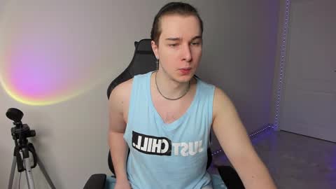 Snapshot of vincent__strong chatting on February 19, 7:17 am Vincent Strong online show from February 19, 7:17 am