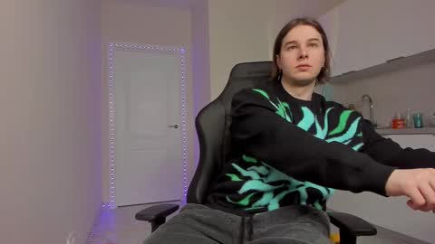 Snapshot of vincent__strong chatting on February 26, 7:42 am Vincent Strong online show from February 26, 7:42 am