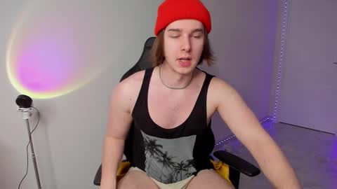 Snapshot of vincent__strong chatting on March 1, 1:32 am Vincent Strong online show from March 1, 1:32 am