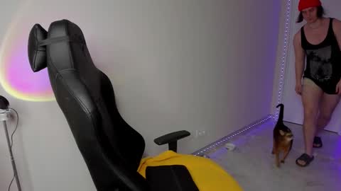 Snapshot of vincent__strong chatting on March 1, 4:37 am Vincent Strong online show from March 1, 4:37 am