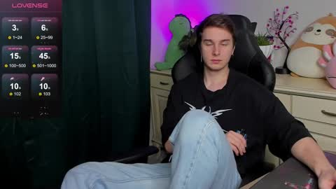 Snapshot of vincent__strong chatting on September 16, 2:18 pm Vincent Strong online show from September 16, 2:18 pm