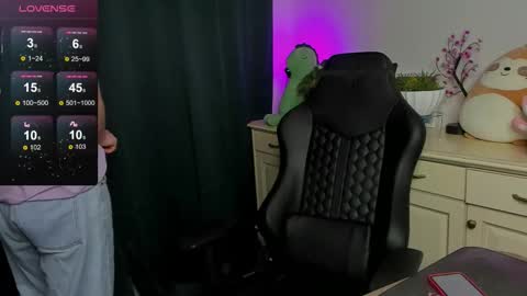 Snapshot of vincent__strong chatting on September 21, 8:16 am Vincent Strong online show from September 21, 8:16 am