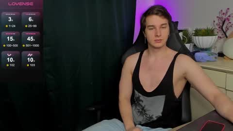 Snapshot of vincent__strong chatting on September 26, 12:09 pm Vincent Strong online show from September 26, 12:09 pm