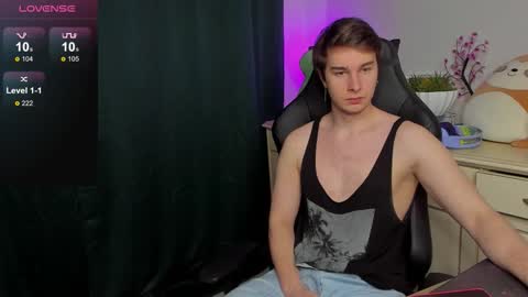 Snapshot of vincent__strong chatting on October 1, 7:58 am Vincent Strong online show from October 1, 7:58 am