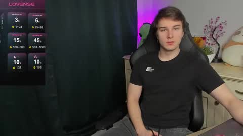 Snapshot of vincent__strong chatting on October 12, 8:57 am Vincent Strong online show from October 12, 8:57 am