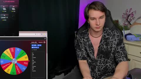 Snapshot of vincent__strong chatting on October 24, 1:29 pm Vincent Strong online show from October 24, 1:29 pm