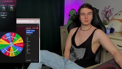 Snapshot of vincent__strong chatting on October 25, 8:55 am Vincent Strong online show from October 25, 8:55 am