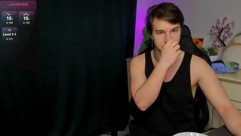 Snapshot of vincent__strong chatting on November 1, 8:05 am Vincent Strong online show from November 1, 8:05 am