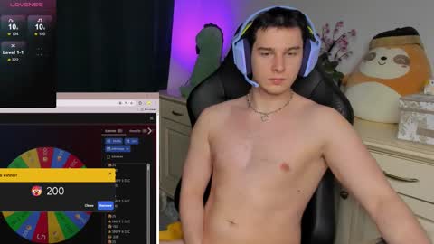 Vincent Strong online show from December 20, 4:08 am