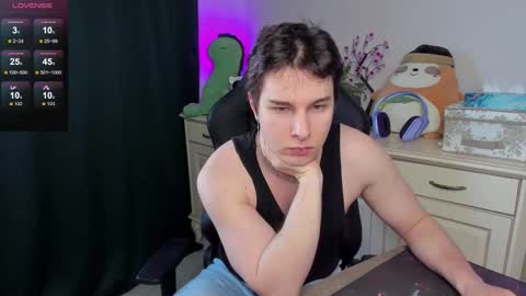 Snapshot of vincent__strong chatting on February 1, 8:35 am Vincent Strong online show from February 1, 8:35 am